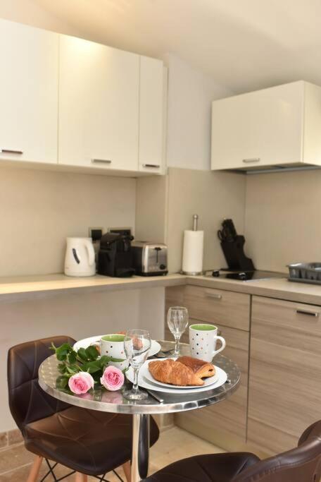 Apartament Le Provencal - Center Old Antibes 1Br Flat With Ac, Wifi Zewnętrze zdjęcie
